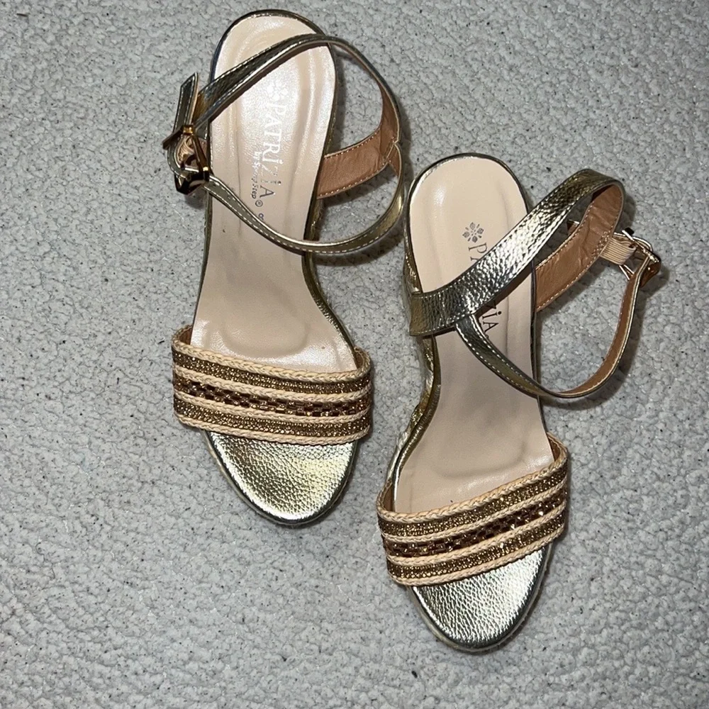 Patral shoe wedges. In‎ gold size